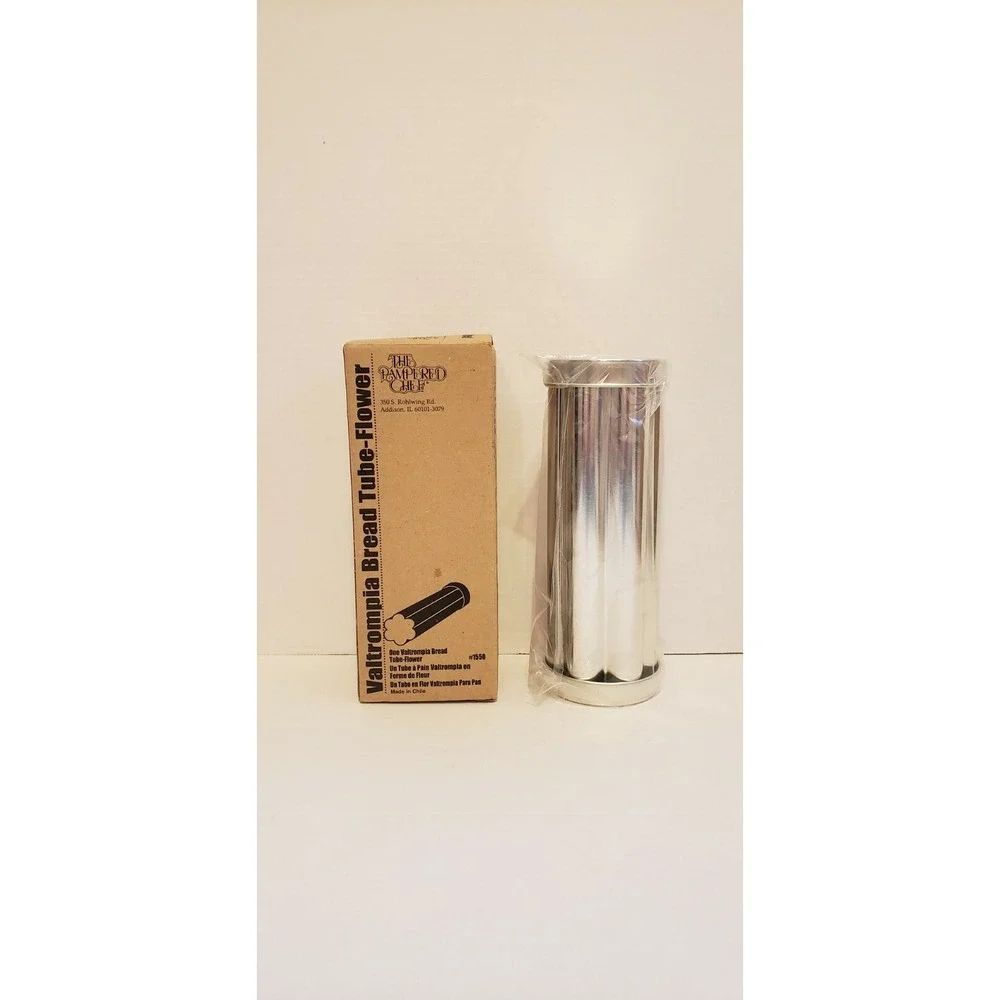 The Pampered Chef Valtrompia Bread Tube Flower Shape 1550 Fluted NIB